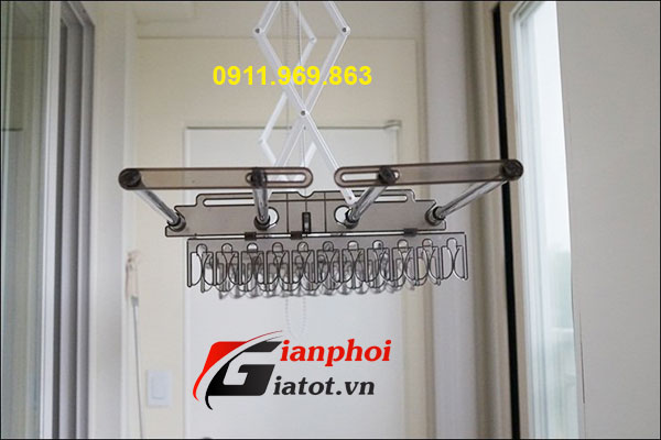 Giàn phơi điện tử Hòa Phát S650 điều khiển từ xa